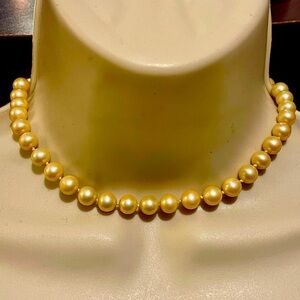 EUC Dusty Pink Faux Pearl Necklace. 16"